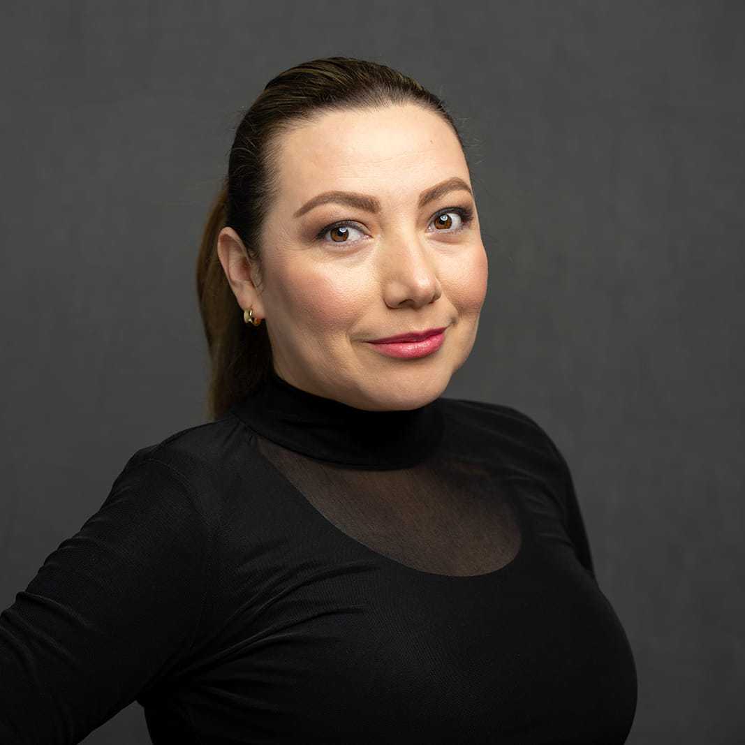 Portrait of Fernanda, a professional stylist at Frank Gironda  Salons, showcasing their expertise and style.